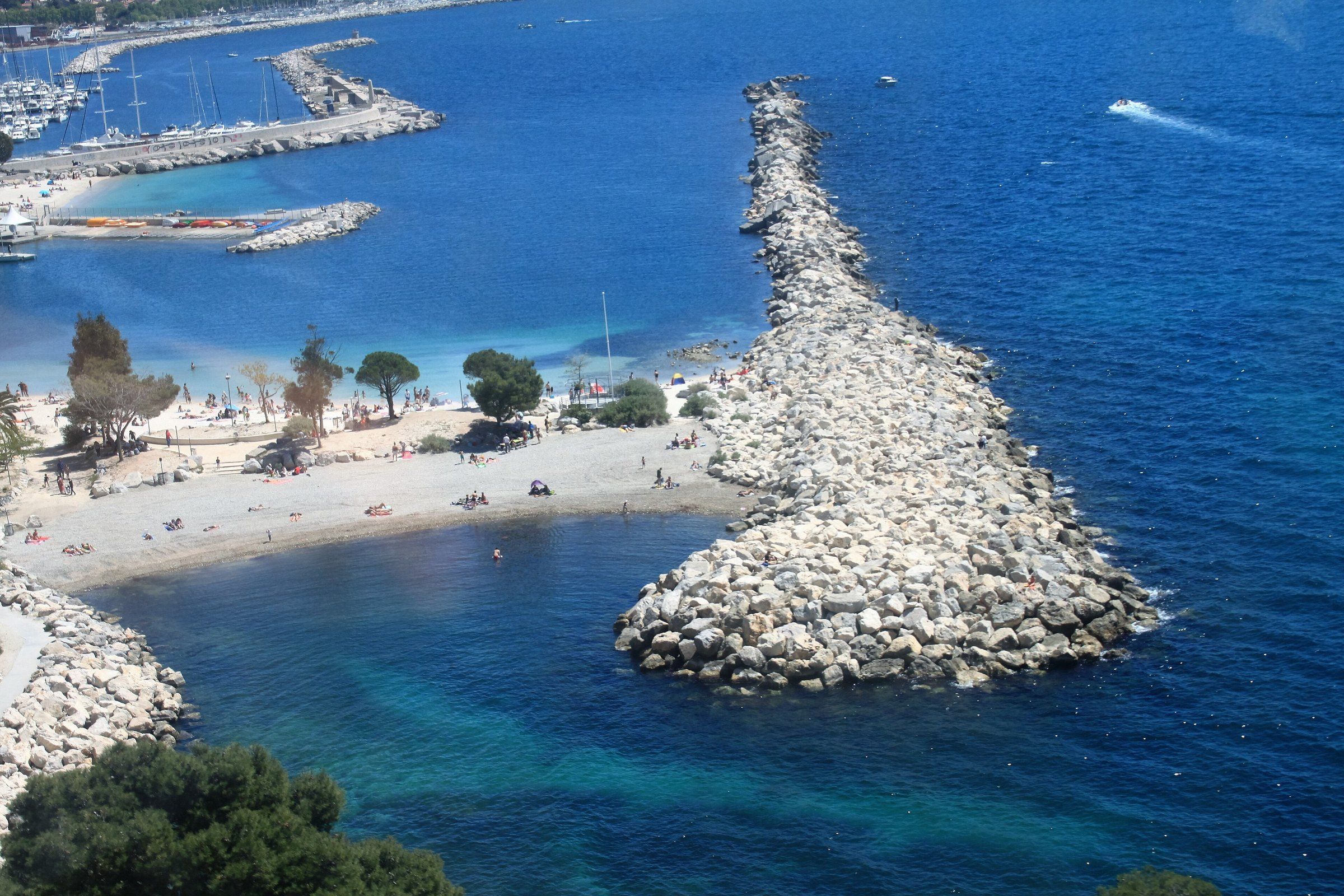 Les plages de Corbière, à L'Estaque, vues d'en haut